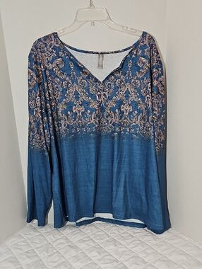 Blue Floral-Print Long Sleeve V-Neck Women's Top